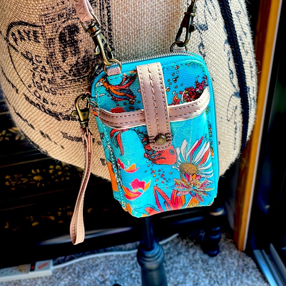 Sak Roots adjustable strap bag NWOT…wristlet strap too!  All ages!
